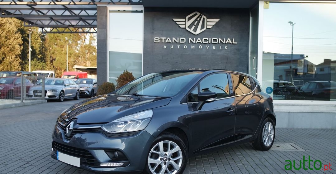 2019' Renault Clio photo #1
