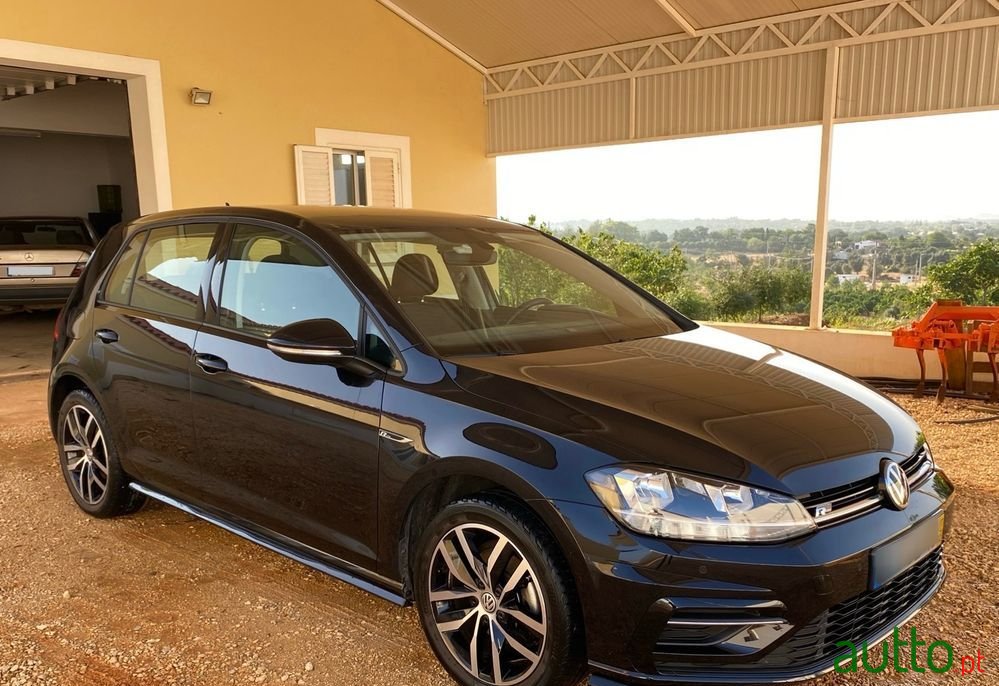 2017' Volkswagen Golf 1.6 Tdi R-Line photo #1