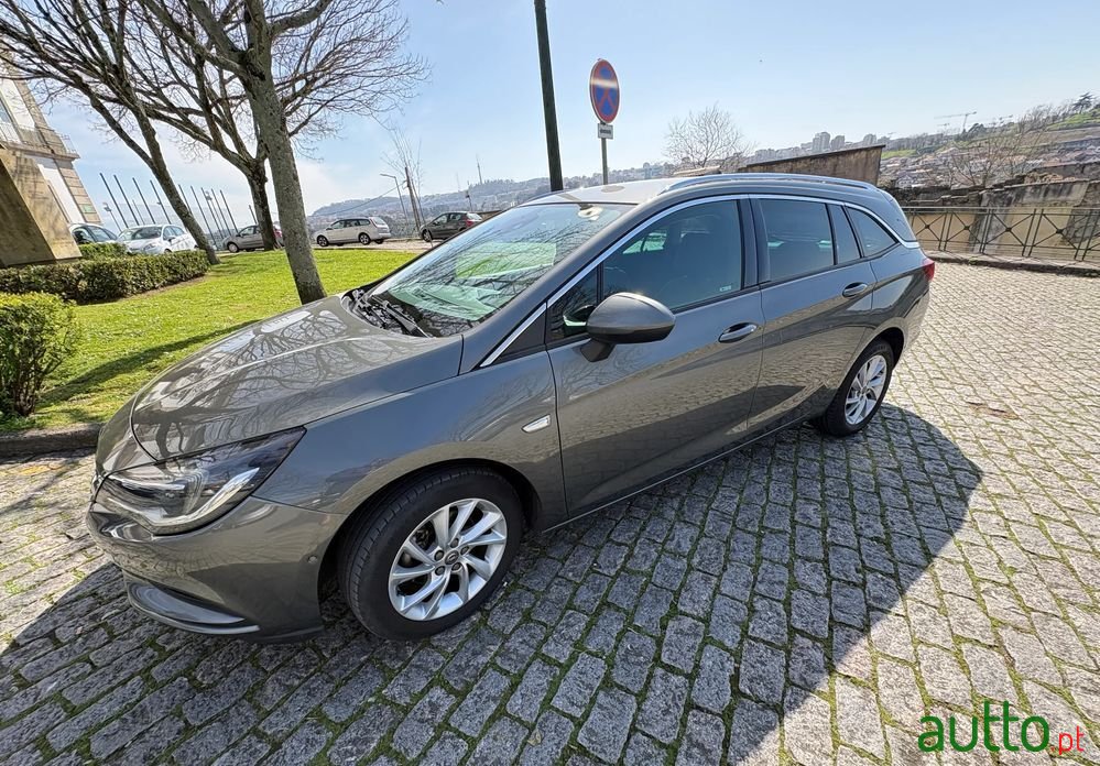 2018' Opel Astra Sports Tourer photo #3