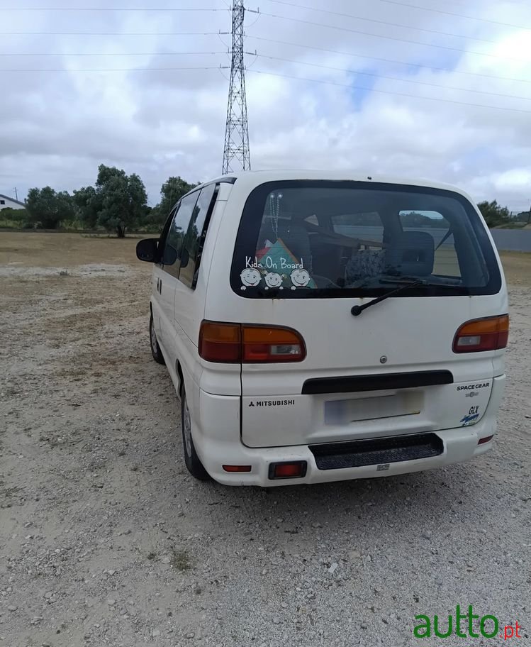 1997' Mitsubishi Space Gear photo #1