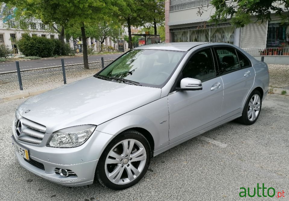 2011' Mercedes-Benz C-220 photo #3