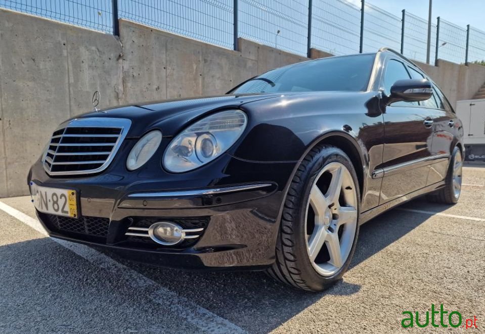 2008' Mercedes-Benz E-220 photo #1