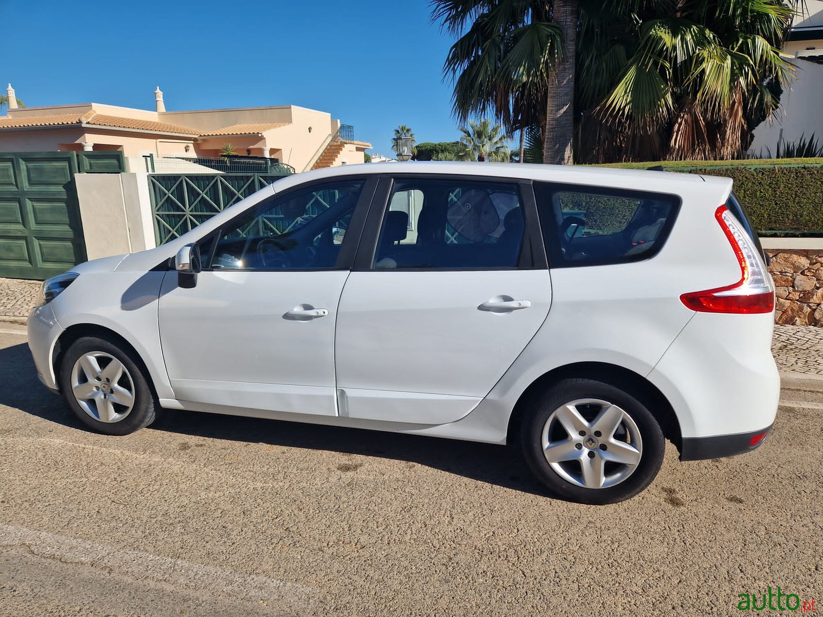 2014' Renault Scenic photo #5