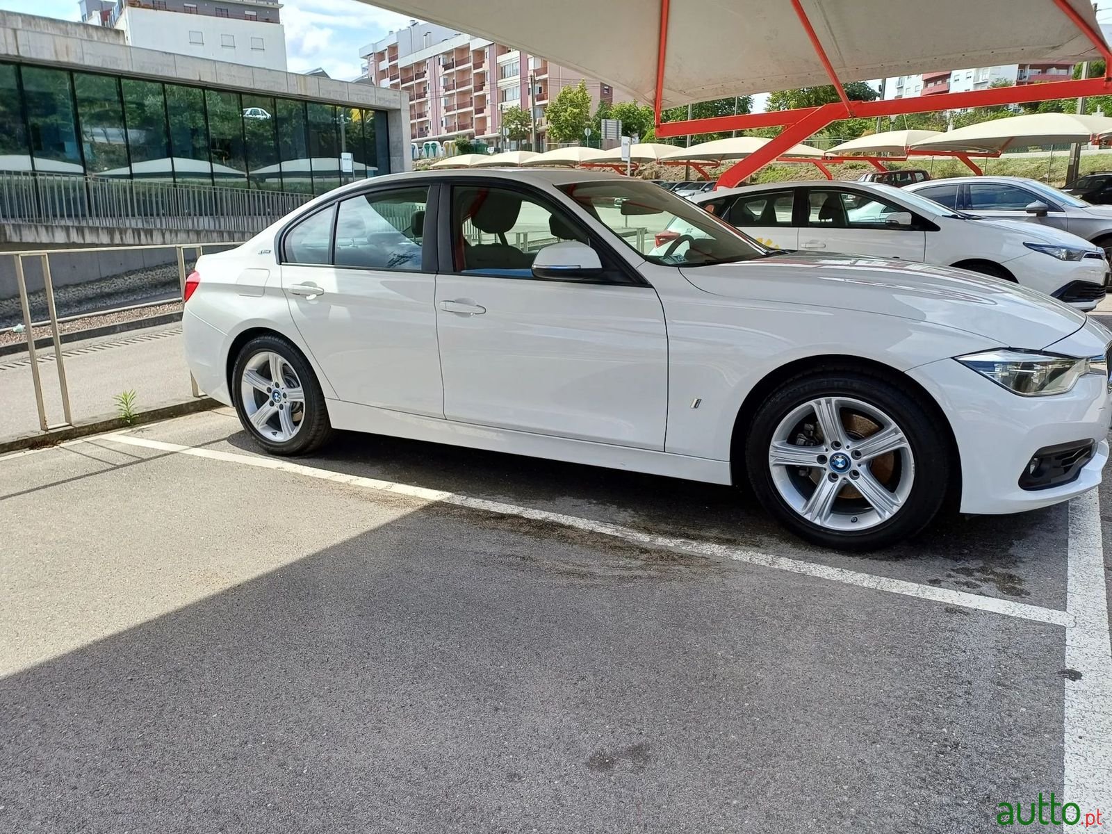 2018' BMW 330 photo #4