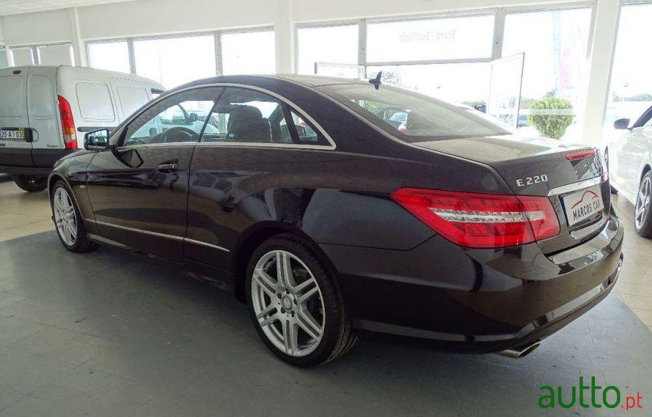 2010' Mercedes-Benz E-220 Coupé Amg photo #3