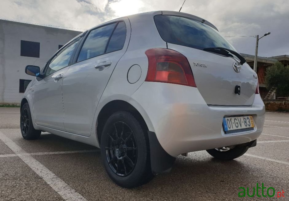 2008' Toyota Yaris photo #4