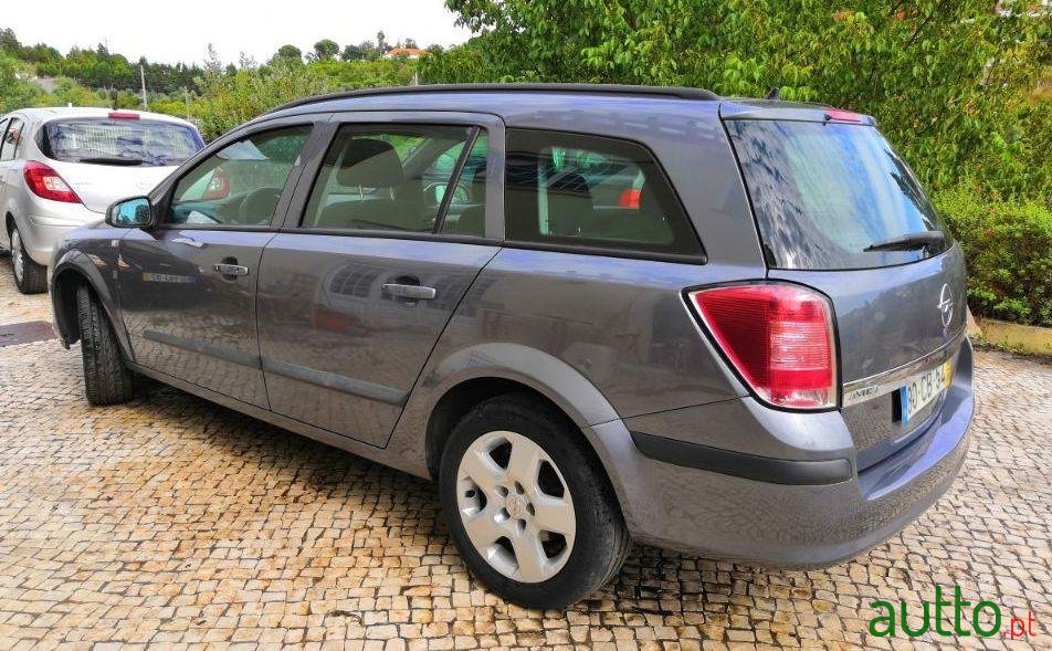 2006' Opel Astra Caravan photo #1