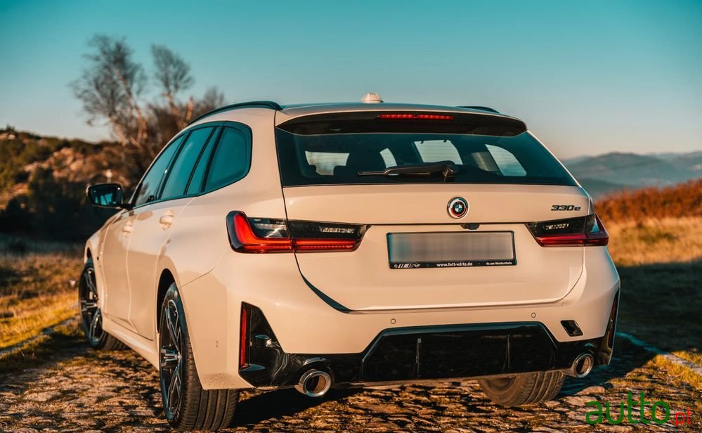 2022' BMW 330 E Pack M Auto photo #5