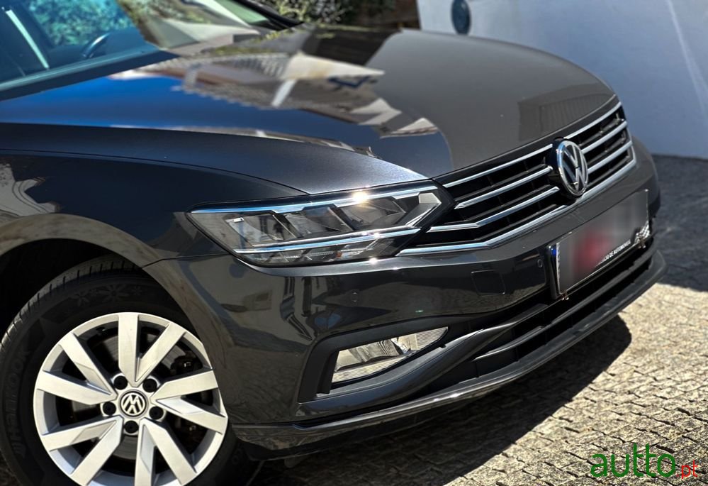2019' Volkswagen Passat photo #2
