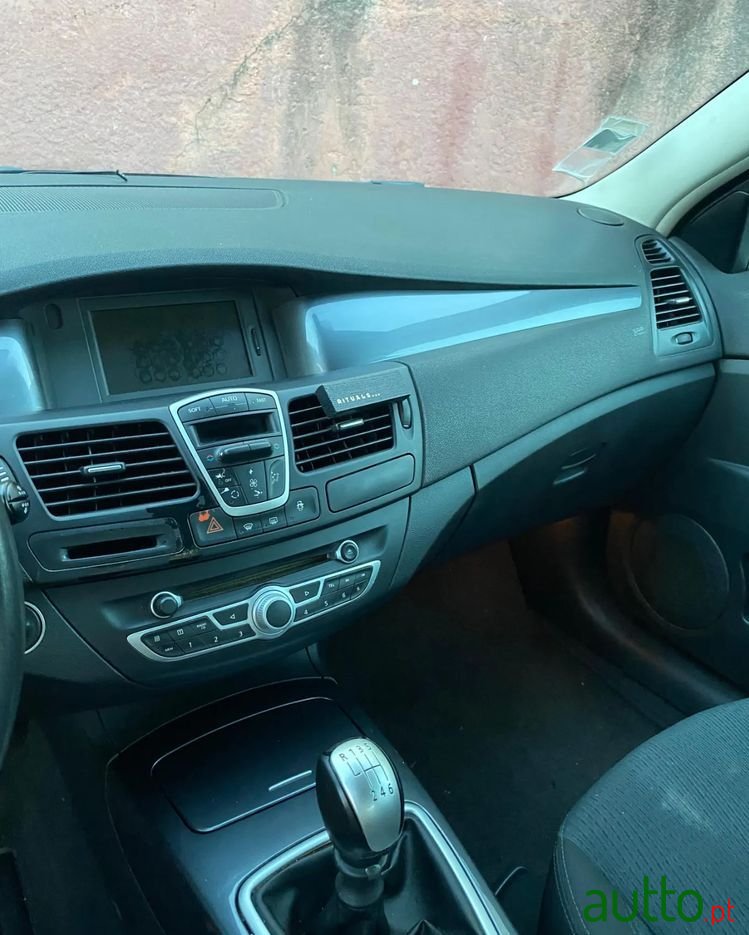 2010' Renault Laguna 1.5 Dci Confort photo #4