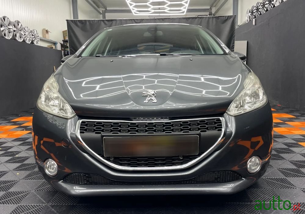 2015' Peugeot 208 photo #2