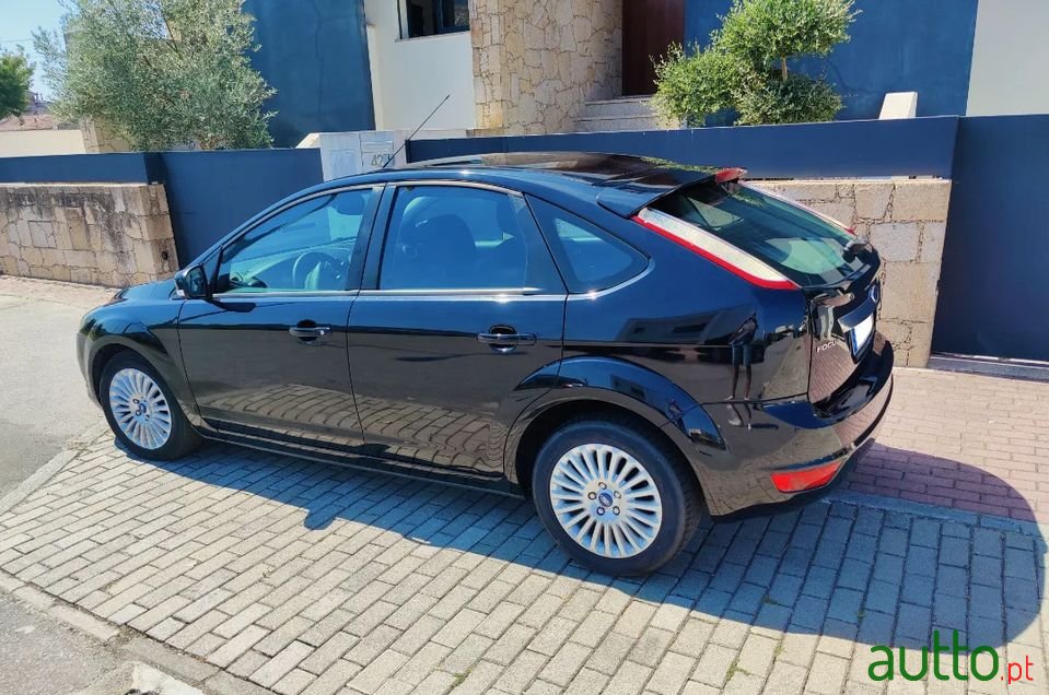 2009' Ford Focus photo #2