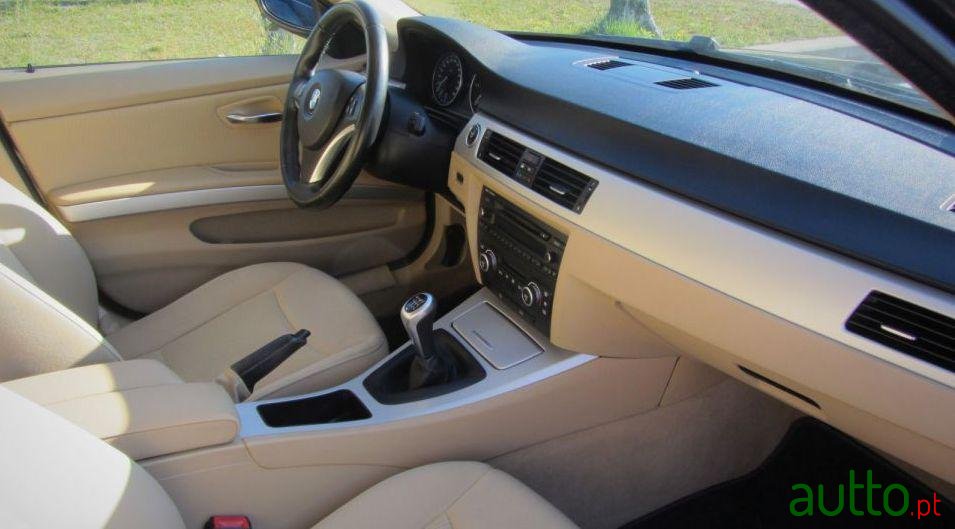 2008' BMW 320 D Touring photo #2