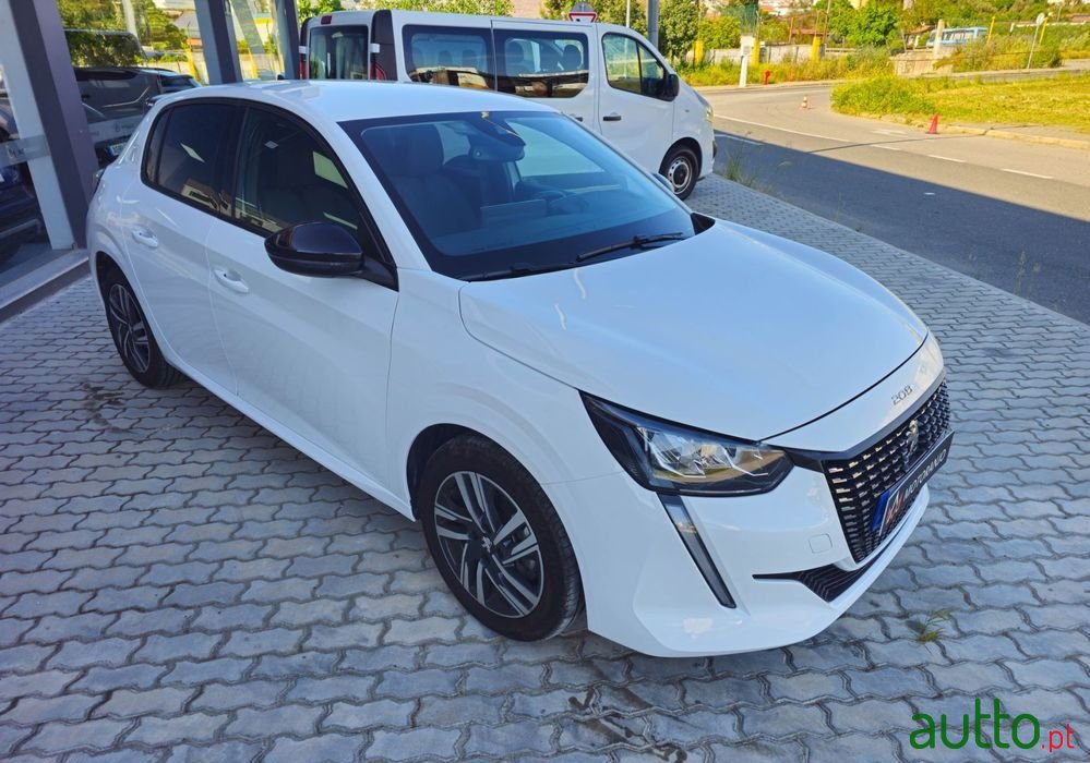 2023' Peugeot 208 photo #3