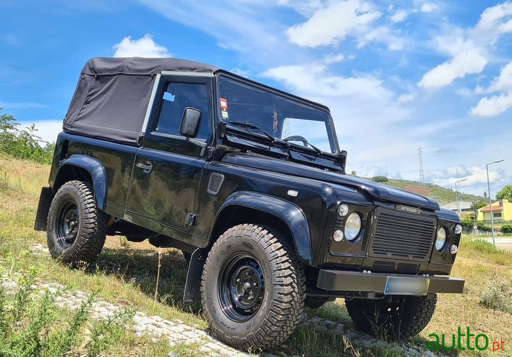 2004' Land Rover Defender 90 Sw 2.5 Td5 E photo #3