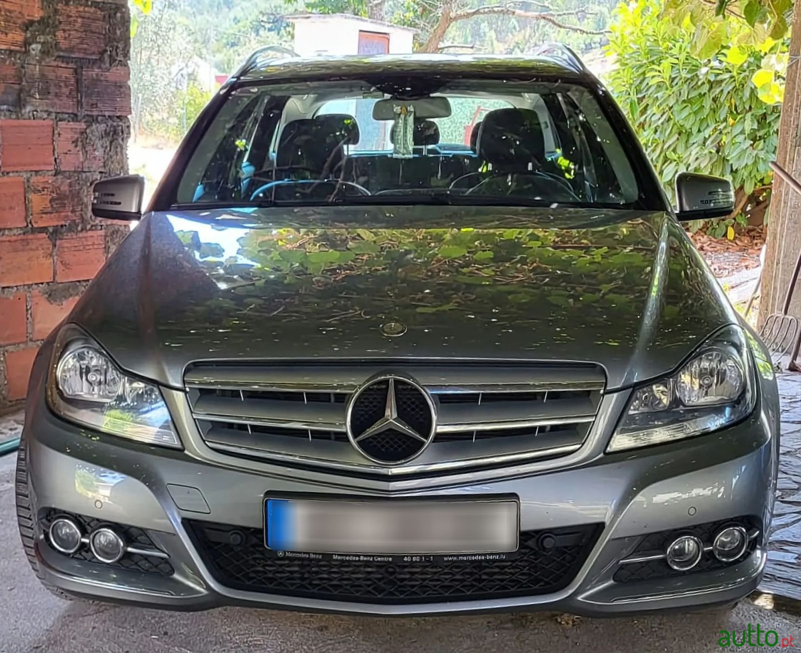 2011' Mercedes-Benz C-220 photo #1