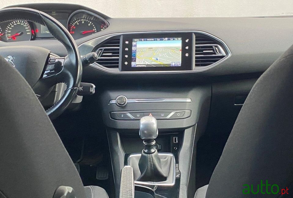 2017' Peugeot 308 Sw photo #6