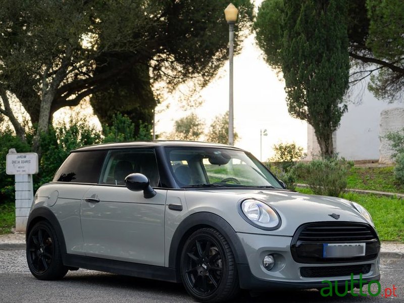 2016' MINI Cooper D photo #4