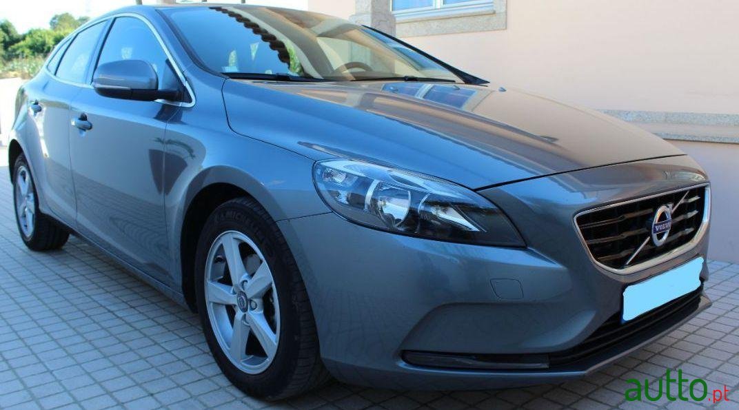 2016' Volvo V40 Momentum Business D2 photo #3