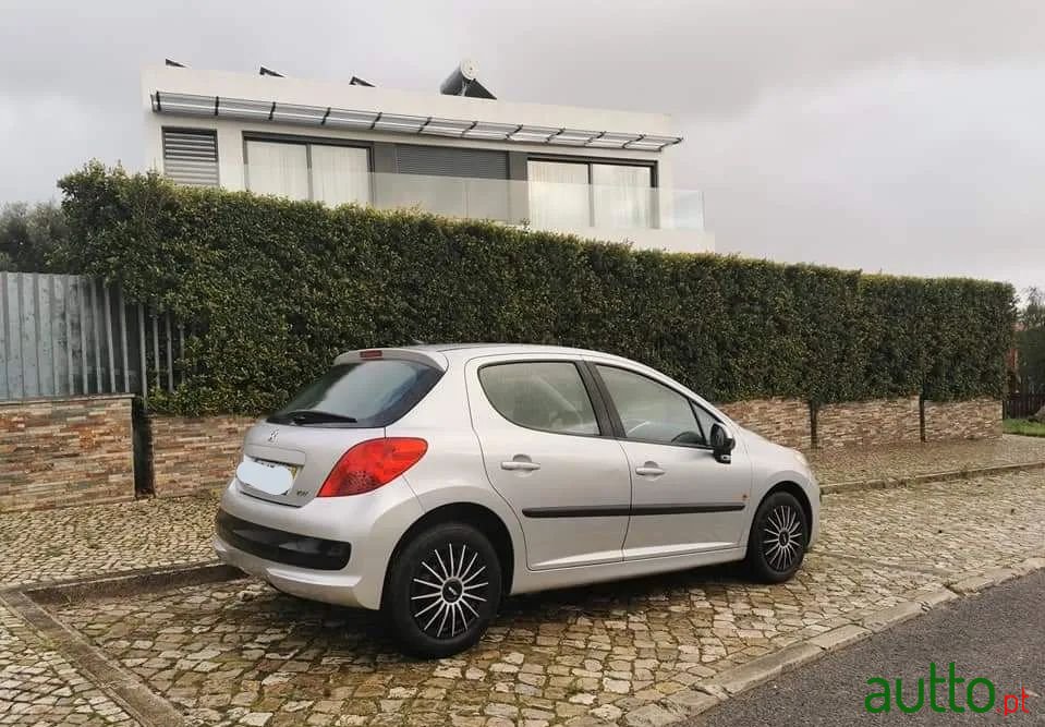 2009' Peugeot 207 photo #3