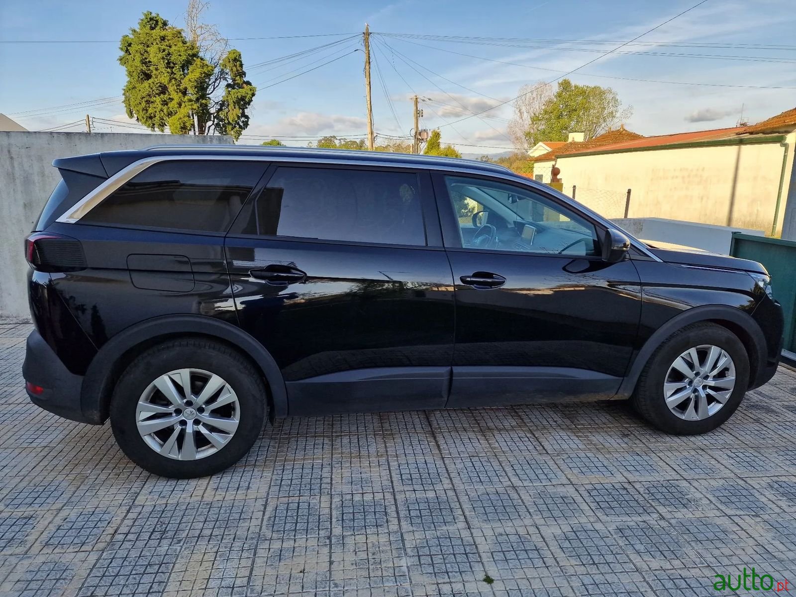 2017' Peugeot 5008 photo #1