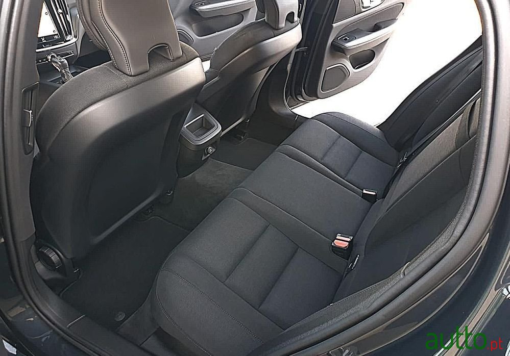 2019' Volvo V60 photo #6