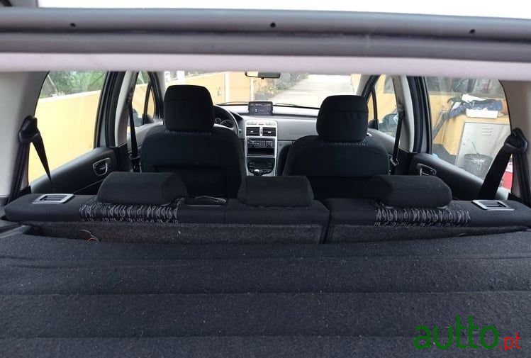 2004' Peugeot 307 Break photo #5