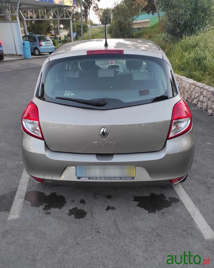 2010' Renault Clio photo #5