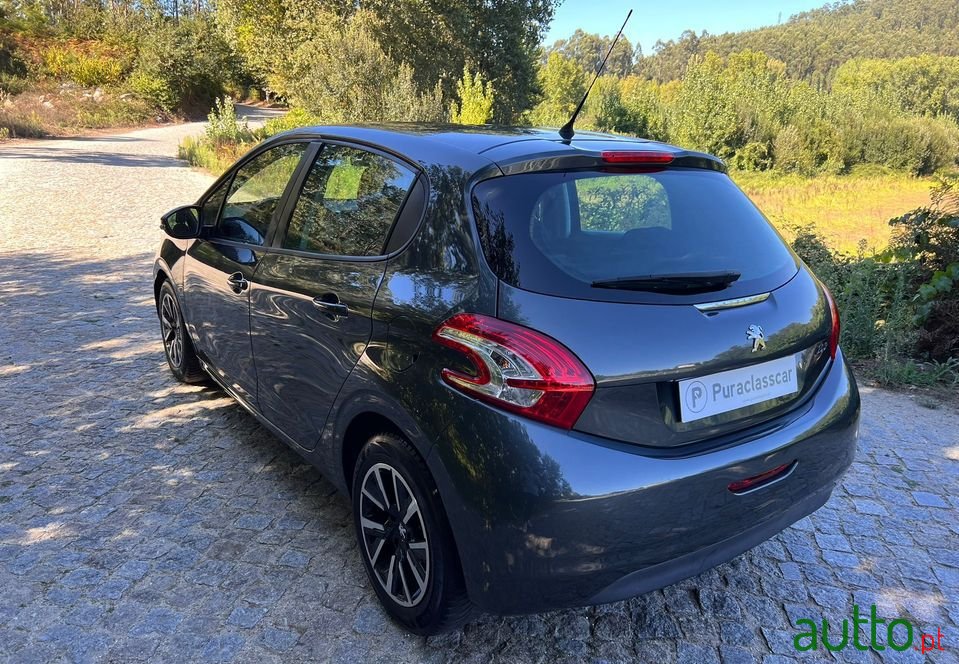 2012' Peugeot 208 photo #5