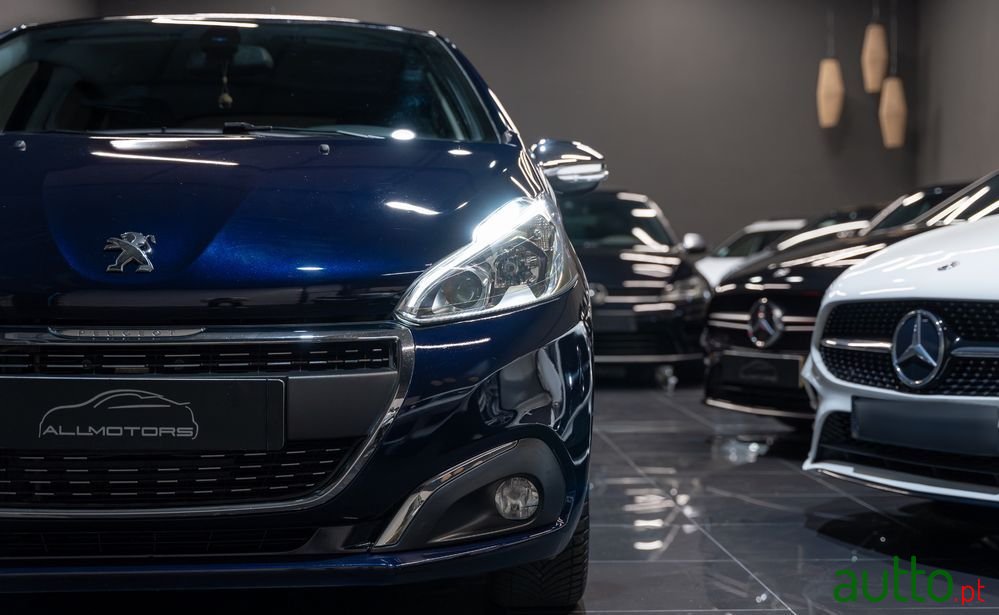 2019' Peugeot 208 photo #6