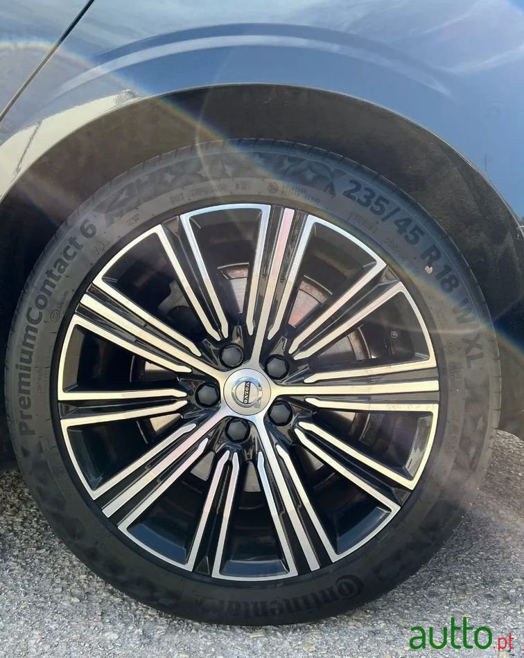 2019' Volvo V60 photo #6
