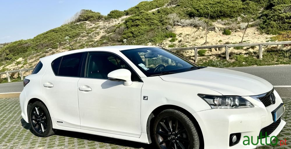 2012' Lexus CT 200h photo #1