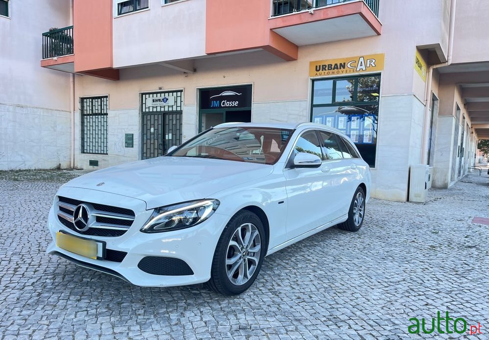 2018' Mercedes-Benz Classe C photo #3