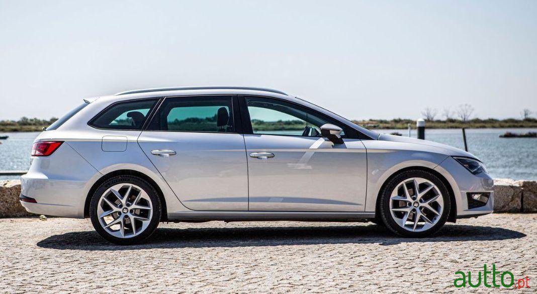 2016' SEAT Leon St photo #4