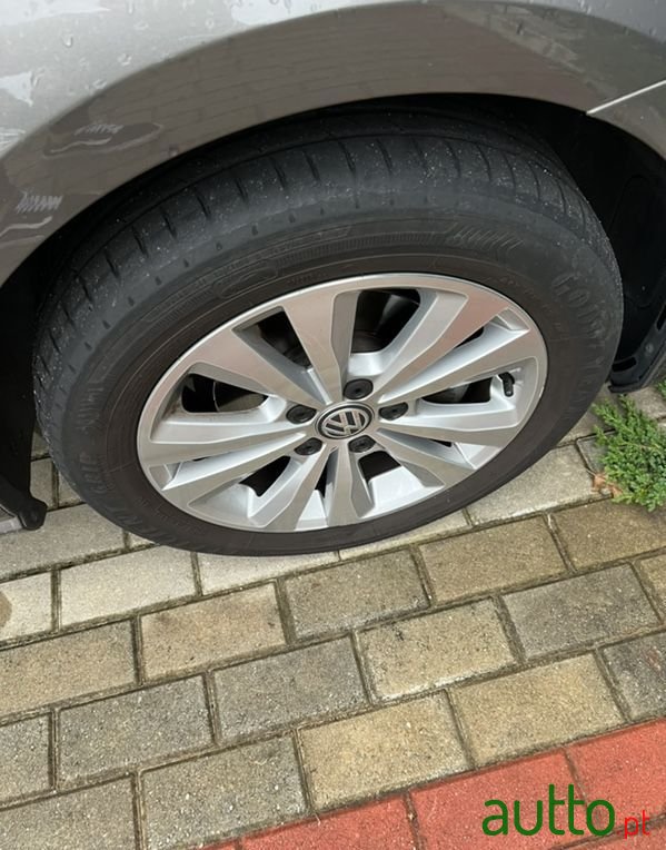 2017' Volkswagen Golf photo #6