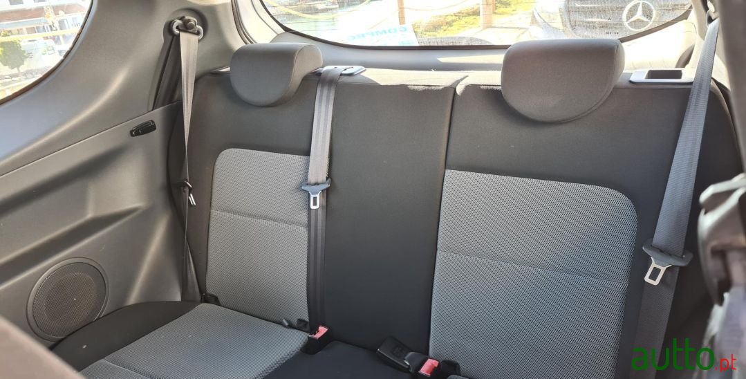 2012' Mitsubishi Colt photo #4