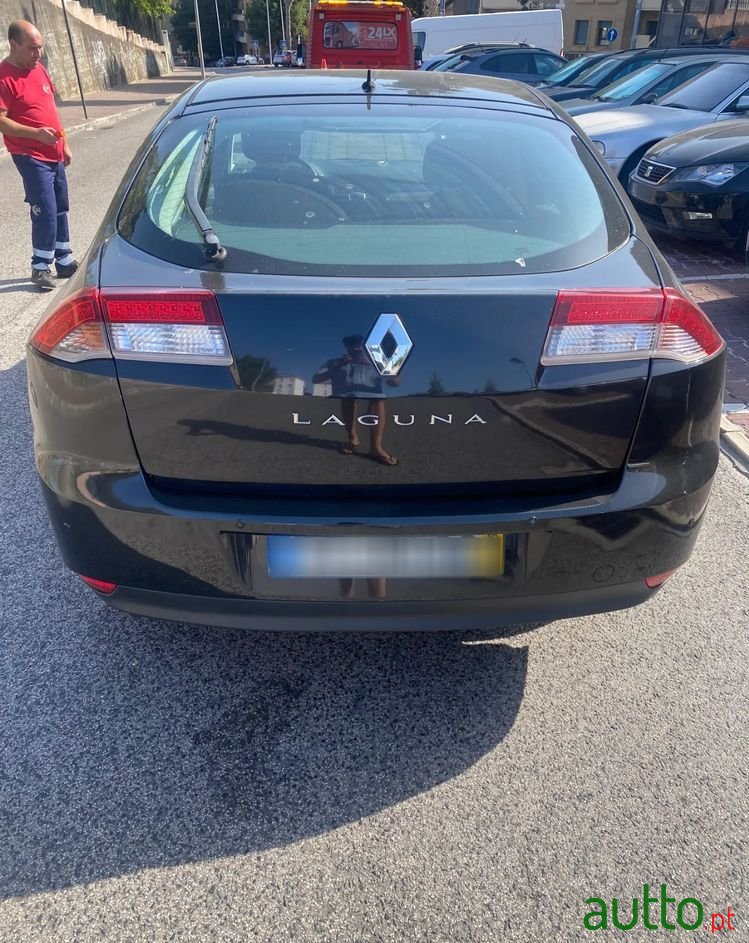 2010' Renault Laguna 1.5 Dci Confort photo #2