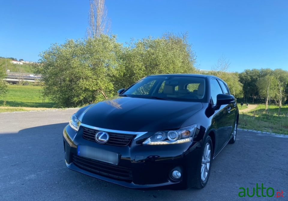 2012' Lexus Ct-200H photo #2