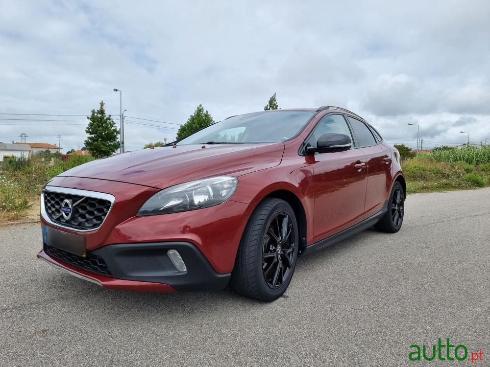 2014' Volvo V40 Cross Country photo #1