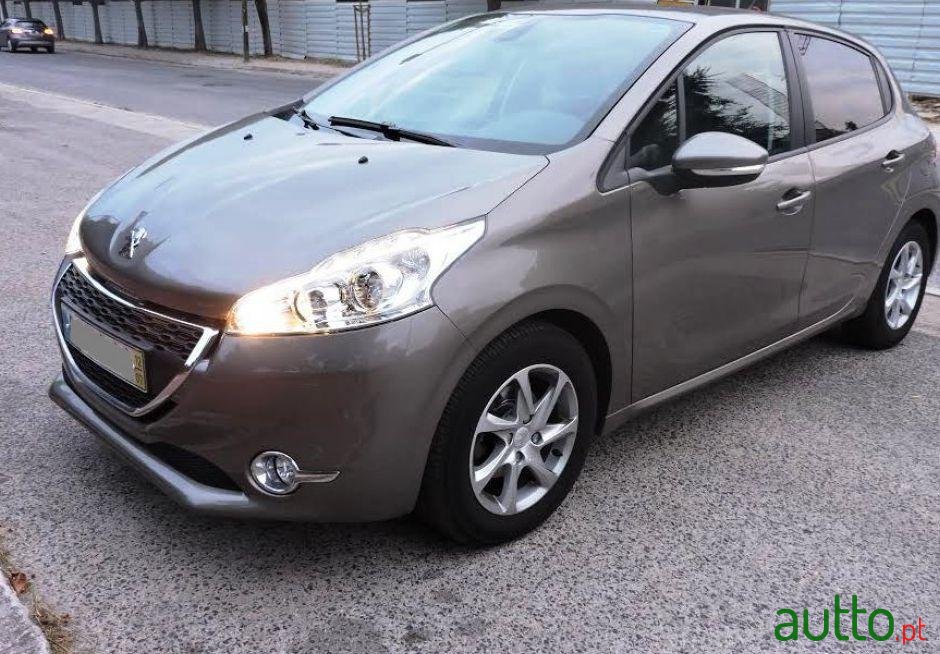 2012' Peugeot 208 1.2 Vti Active photo #2