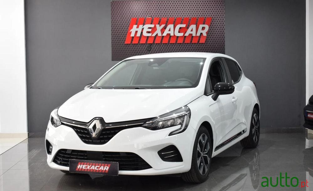 2023' Renault Clio photo #1