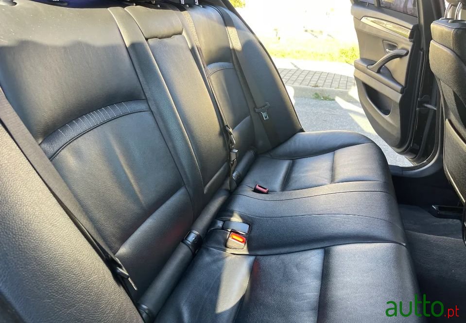 2014' BMW 520 photo #3