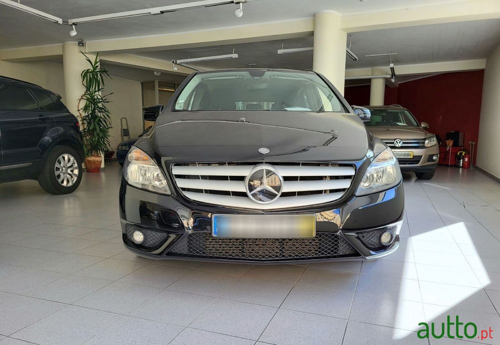 2014' Mercedes-Benz B 180 Cdi Urban photo #3