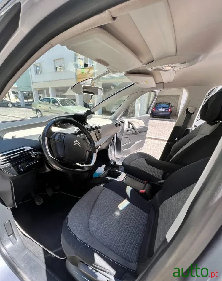 2020' Citroen Grand C4 SpaceTourer photo #6