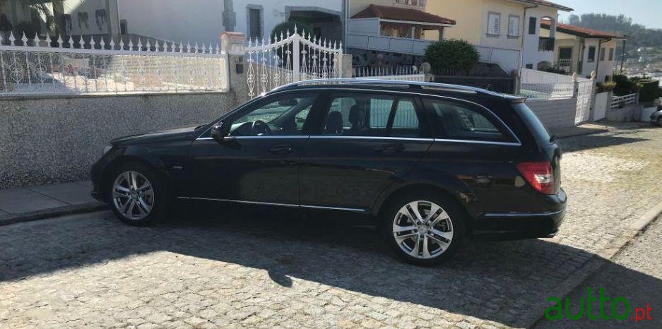 2011' Mercedes-Benz C-220 photo #4