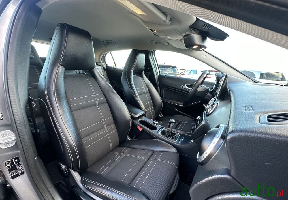 2017' Mercedes-Benz Classe Gla D Urban photo #3