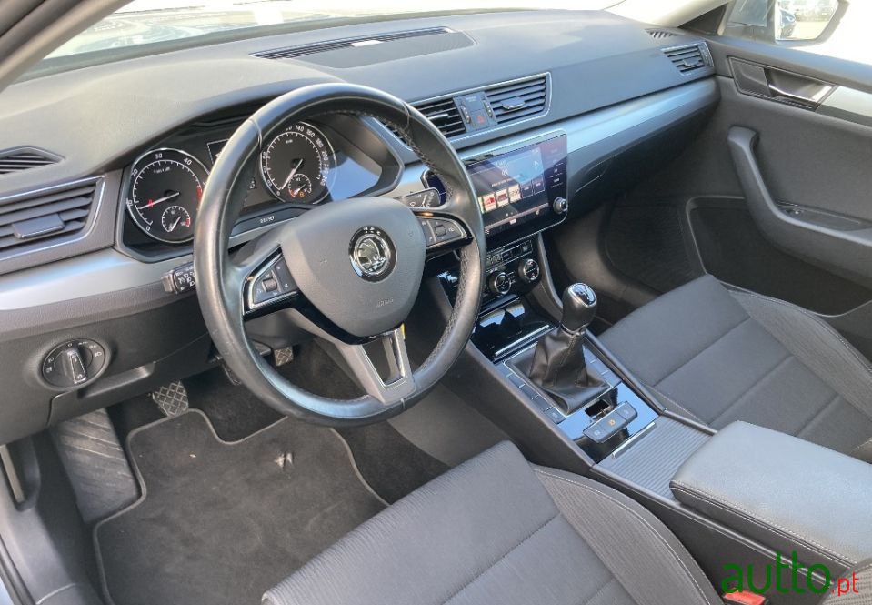 2017' Skoda Superb Break photo #6