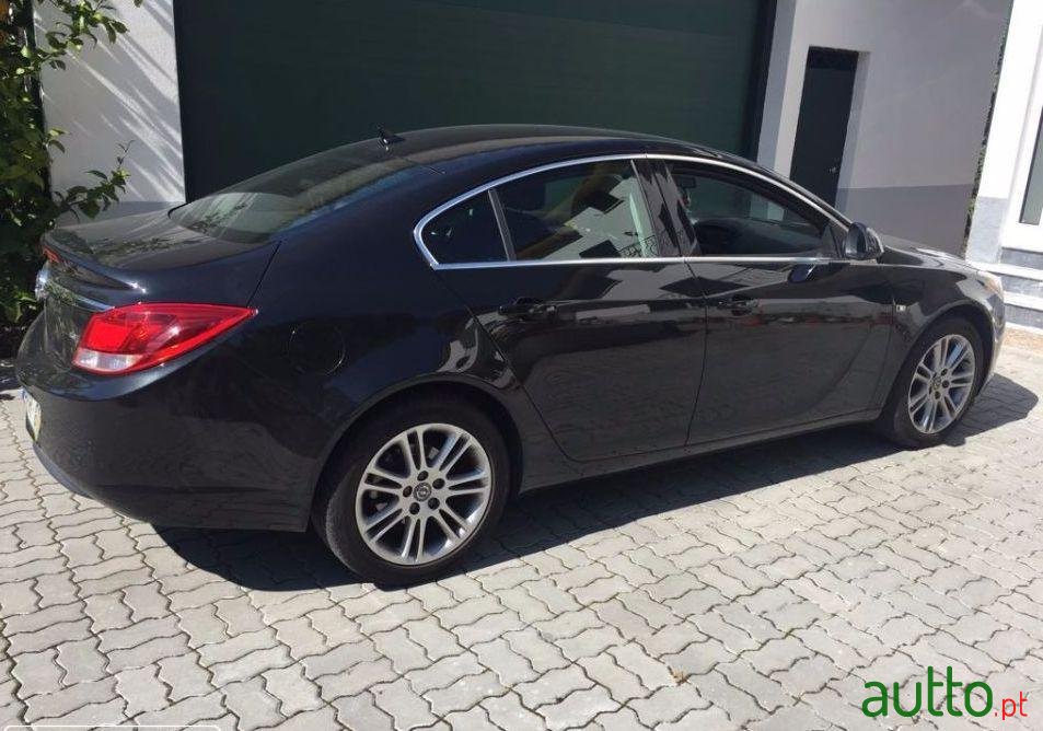 2010' Opel Insignia Edition photo #1