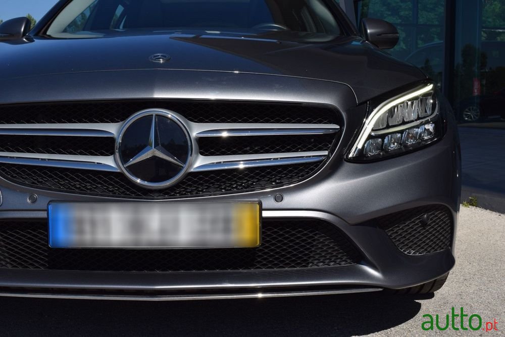 2019' Mercedes-Benz Classe C photo #3