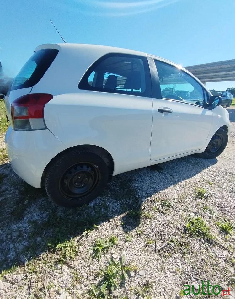 2011' Toyota Yaris 1.4 D-4D Ac photo #4